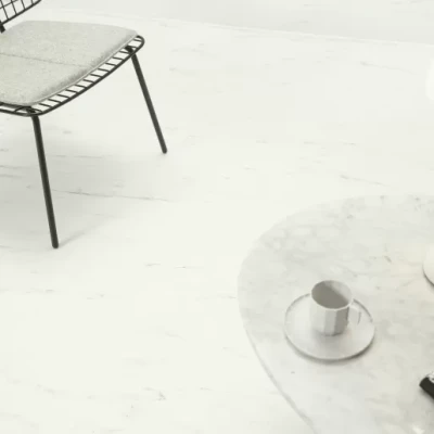 Жесткая ПВХ плитка QUICK-STEP ALPHA VINYL ORO AVSTU40136 Мрамор каррарский белый (610х303х4+1мм)